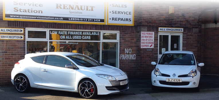 Megane 225 & Clio 192 outside